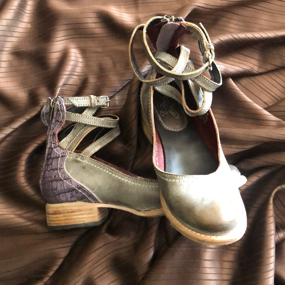 FREEBIRD by Steven MARTINA Size 8 Purple